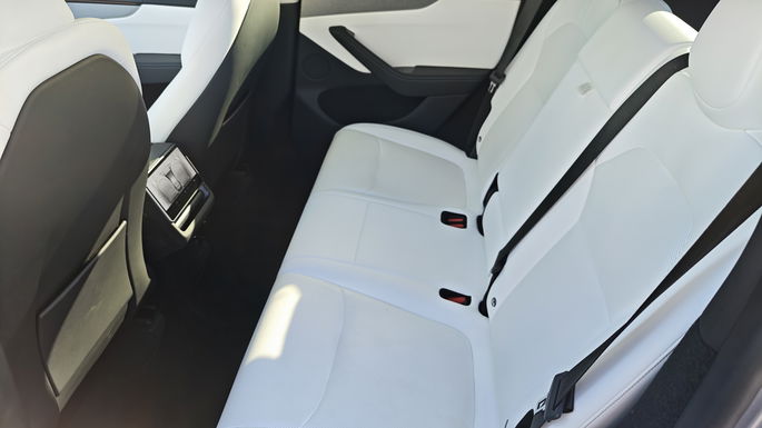 Tesla Model Y Premium