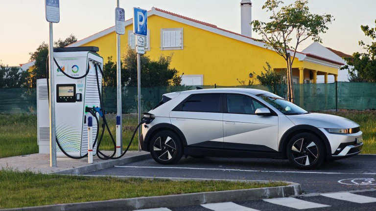 Não compres um carro elétrico sem ter atenção a isto primeiro