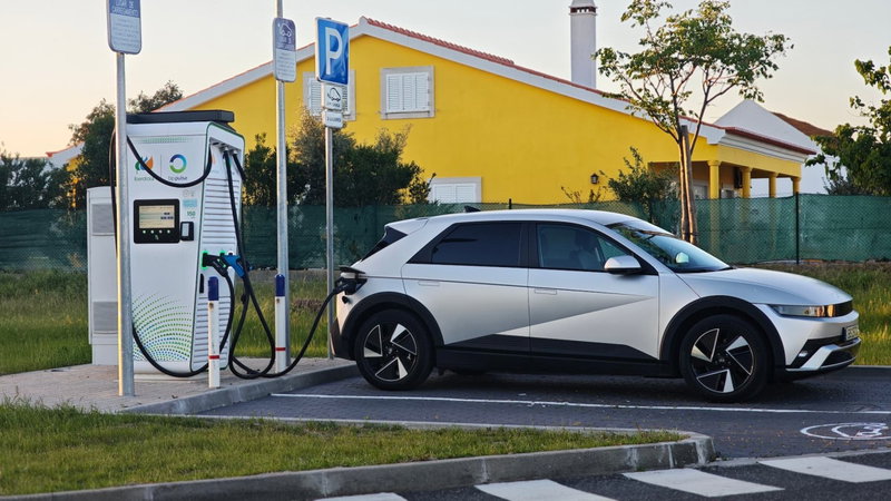 Não compres um carro elétrico sem ter atenção a isto primeiro