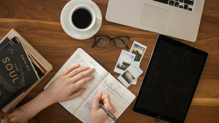 Neste regresso às aulas, podes comprar o setup essencial mais barato do que imaginas