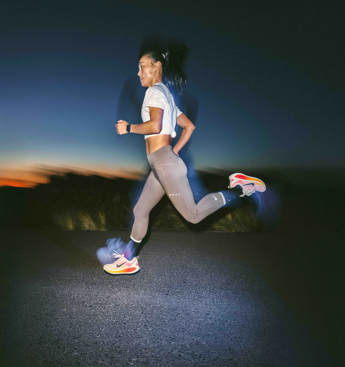 atleta com Nike Vomero