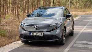 Conduzi o Nissan Leaf durante uma semana: eficiência 100% elétrica impressiona