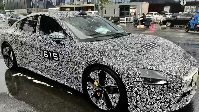 Foto da nova variante do Xiaomi SU7