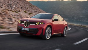 Novo BMW iX4 já está confirmado para Portugal e autonomia impressiona