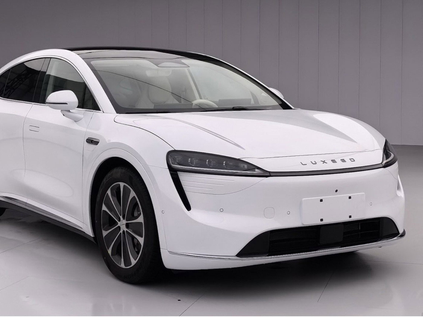 Novo carro elétrico da Huawei vai chegar com uma autonomia incrível ...