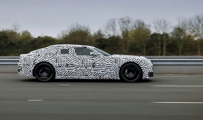 Novo vídeo apanha o polémico carro de luxo da Jaguar nas ruas