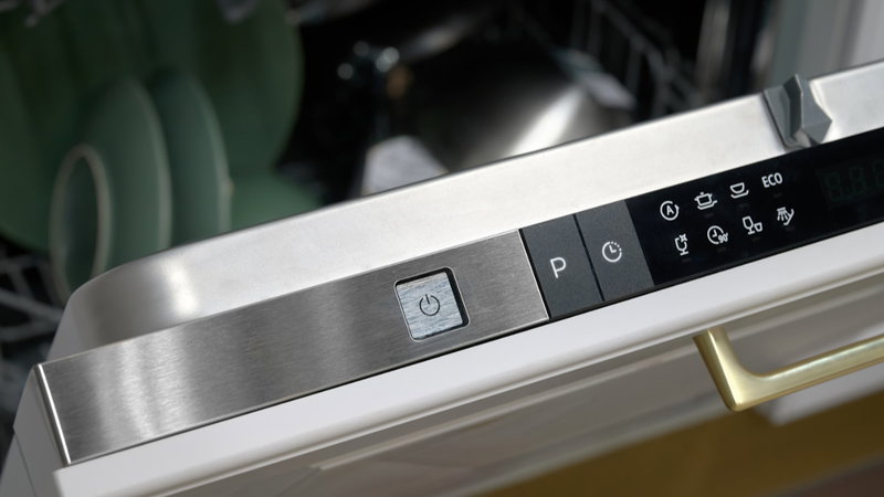 O botão da máquina de lavar louça que poucos usam e que poupa energia