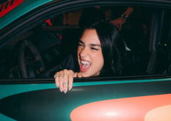 O carro-máquina de Dua Lipa que acaba de ser leiloado por 365.000€