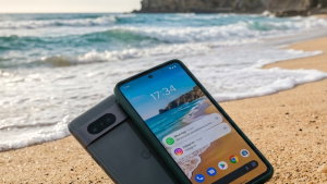 O erro comum na praia que destrói o teu telemóvel (e não é a água)