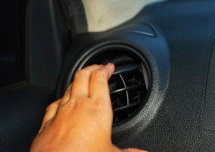 O erro no ar condicionado do carro que quase todos os portugueses cometem no verão (gasta mais combustível)