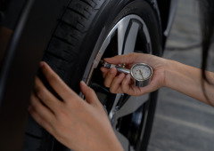 O erro que muitos portugueses cometem ao calibrar os pneus (e que aumenta o consumo de combustível)