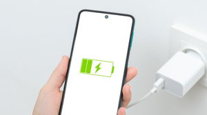 O erro que quase todos cometem ao carregar o telemóvel