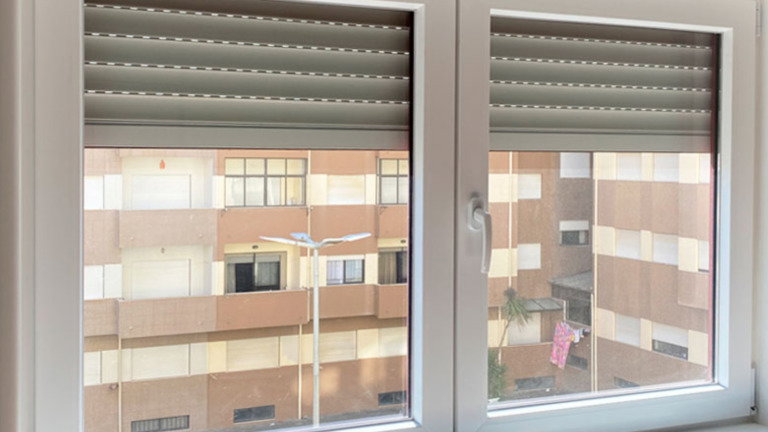 O erro que tanta gente comete com os estores no verão