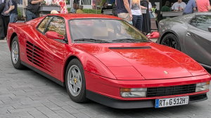 O Ferrari Luce não foi o primeiro a gerar polémica. Este foi criticado e hoje é um ícone