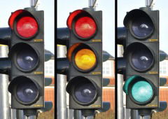 O futuro do trânsito pode trazer semáforos de 4 cores. Descobre aqui o motivo