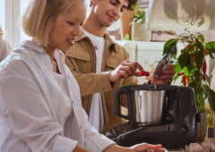 O novo robô de cozinha do Lidl custa 200 euros e tem centenas de receitas