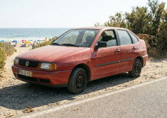 O perigo de estacionar o carro perto da praia que te pode custar uma fortuna