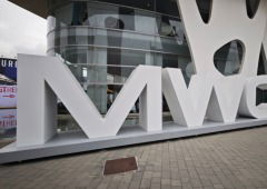 O que vimos no MWC 2026: dos telemóveis-câmara aos portáteis que esticam