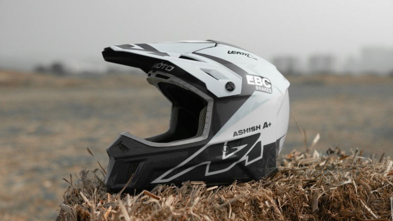 O teu capacete vai lavar-se sozinho: tecnologia nova chega a Portugal