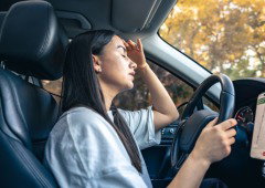 O teu carro novo não para de apitar? Eis porque acontece (e o que podes fazer)