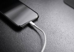 O teu telemóvel não carrega? O problema pode ser mais simples do que pensas