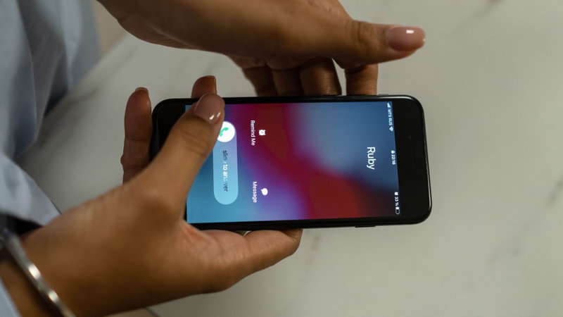 O truque para descobrires a quem pertence qualquer número de telemóvel