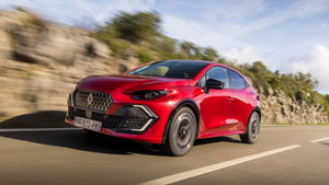 Oficial! Há um novo automóvel da gama Renault Clio. Já à venda em Portugal