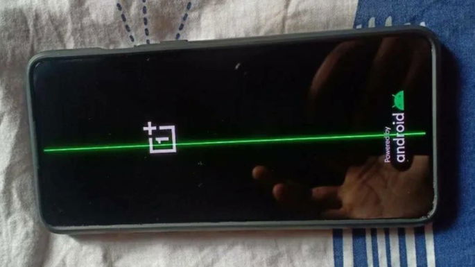 Linha verde num OnePlus. Imagem: MySmartPrice