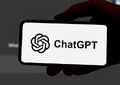 OpenAI prepara mecanismo de verificação de idades no ChatGPT