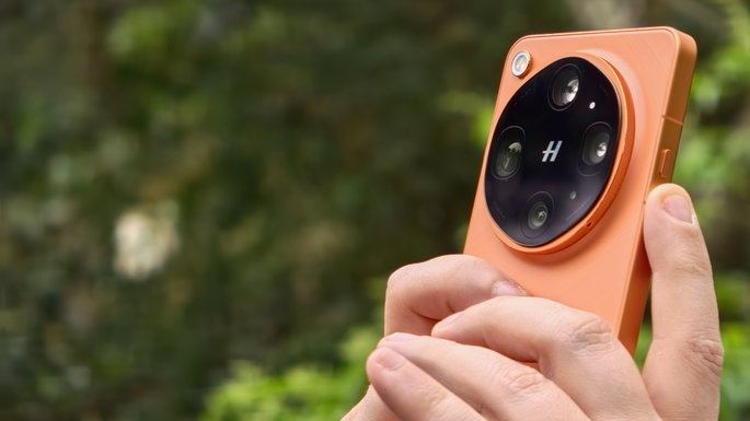 OPPO Find X9 Ultra em laranja