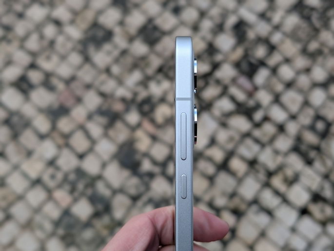 Oppo Reno13 Espessura