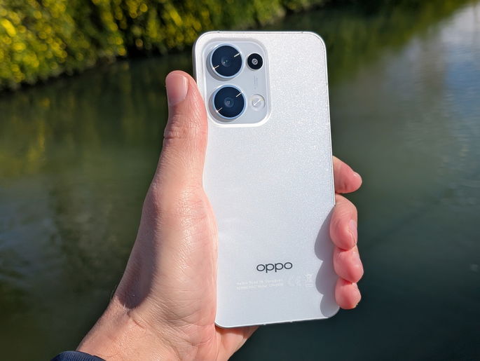 Oppo Reno13 Design