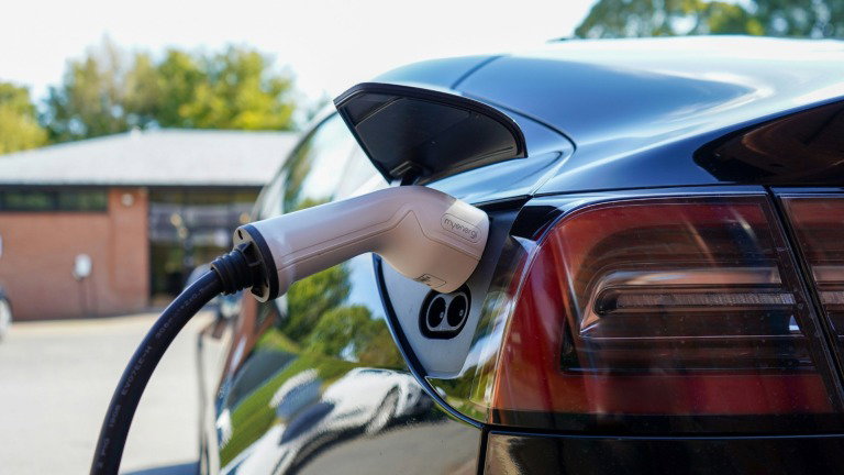 Os carros elétricos estão a conquistar Portugal mais depressa do que se esperava