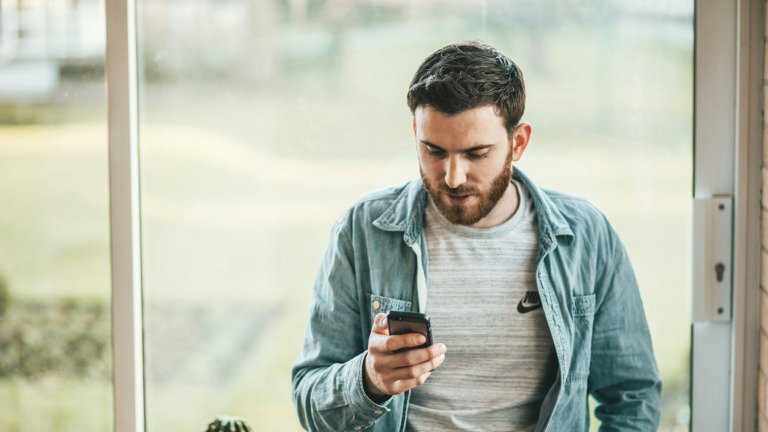 Pagas demasiado pela Internet, TV e telemóvel? 5 formas de poupar em 2026