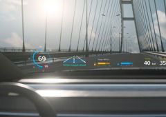 Para-brisas de carro que se transforma em ecrã interativo já tem data de chegada