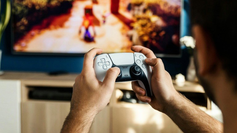 PlayStation vai exigir verificação de idade para usar recursos online