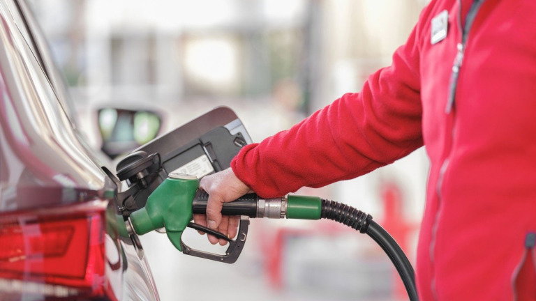 Pões combustível na Galp, Repsol ou BP? Eis os descontos a que tens direito