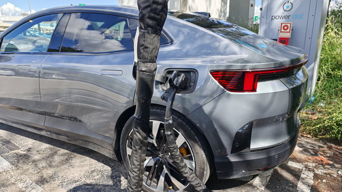 Polestar 4