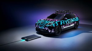 Porsche Cayenne Electric vai ser o primeiro do mundo a ter carregamento igual ao dos telemóveis