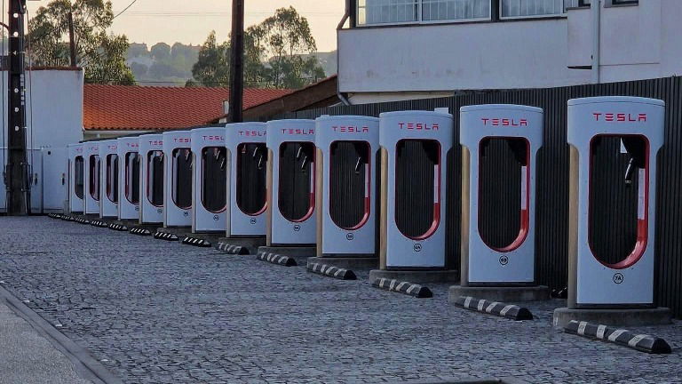 Postos de carregamento em Portugal sob ataque: estas são as medidas contra o roubo de cabos