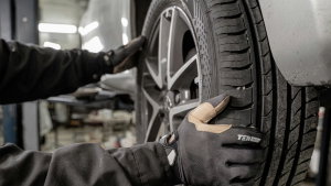 Poucos condutores sabem disto mas este detalhe nos pneus leva ao chumbo do carro na inspeção