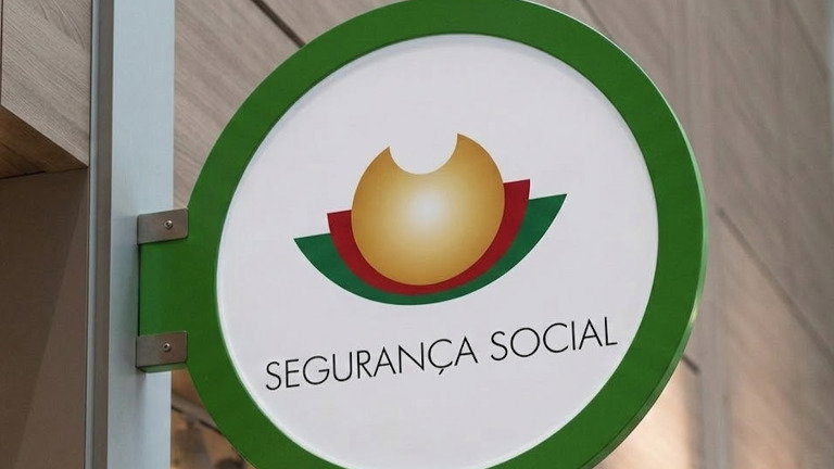 Poucos sabem, mas é possível receber este apoio da Segurança Social mesmo estando a trabalhar