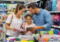 Poucos sabem, mas podem receber dinheiro para comprar material escolar e nem sabem