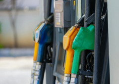 Preço de gasóleo e gasolina vai baixar em Portugal. E já sabemos quanto
