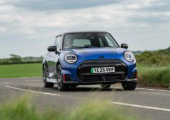 Preço do MINI Cooper elétrico aproxima-se dos modelos a gasolina