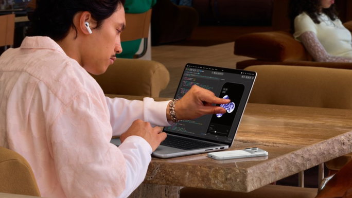 Primeiro MacBook Pro com ecr&atilde; sens&iacute;vel ao toque chega a Portugal, mas o pre&ccedil;o assusta