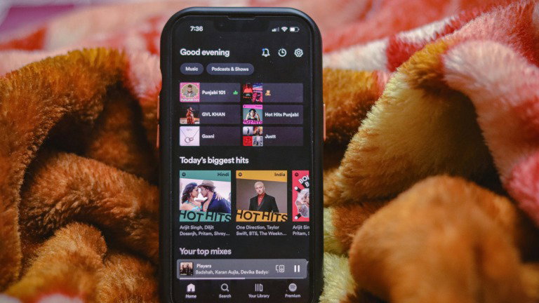 Qual é a melhor app para os portugueses ouvirem podcasts em 2026?