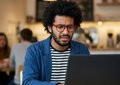 Queres fazer uma reclamação online? Há uma coisa que devias saber