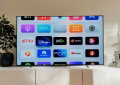 Queres uma smart TV nova? Há uma regra que precisas de saber (que te poupa centenas de euros)