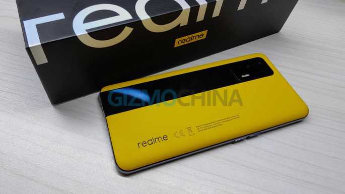 Imagem real da versão global do Realme GT 5G. Crédito: Gizmochina